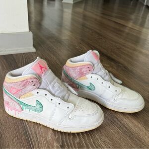 Nike Air Jordan 1 Mid size 7Y/W8